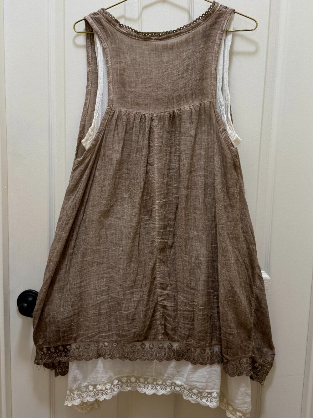 Made In Italy Women's Sleeveless Taupe Layered Tunic Top with Lace Trim Size M - Picture 11 of 12